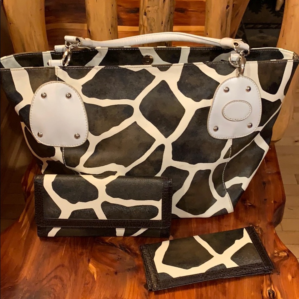 Giraffe print purse